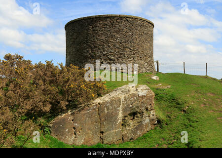 Billy Wynt auf dem Graig, Llantrisant, South Wales, UK. Dieser Stein Turm kann auf dem höchsten Punkt in Llantrisant gefunden werden. Stockfoto