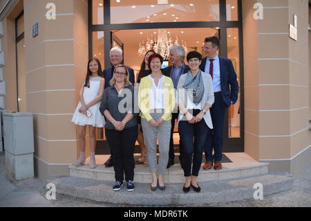 Winfried Stoecker und seine Frau Lei Zhu Modehaus bin postlatz Goerlitz Stockfoto