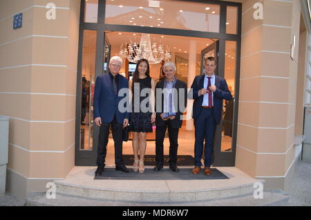 Winfried Stoecker und seine Frau Lei Zhu Modehaus bin postlatz Goerlitz Stockfoto