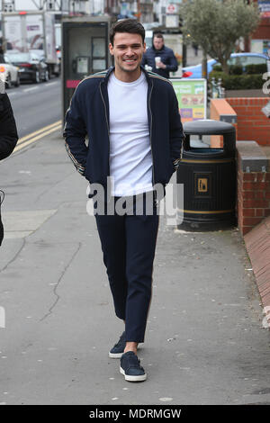 TOWIE Darsteller film Im Standard Pub in Loughton, Essex bietet: Myles Barnett Wo: Loughton, Großbritannien Wann: 20 Mar 2018 Credit: WENN.com Stockfoto