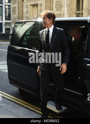 Sir Cliff Richard kommt an der Rollen Gebäude in London für die weitere rechtliche Schritte gegen die BBC über eine Razzia der Polizei in seiner Wohnung in der Berkshire im August 2014. Stockfoto