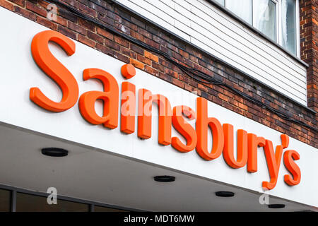 Sainsbury's Supermarkt unterzeichnen, Muswell Hill, North London, Großbritannien Stockfoto