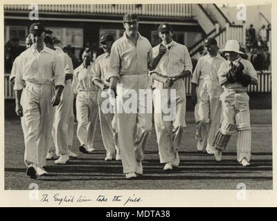 Englisch Cricket Team im Testspiel in Brisbane statt. Lage: Brisbane, Australien Datum: 1928 Stockfoto