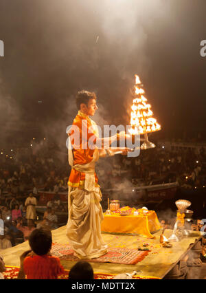 Die Stadt hat 88 ghats. Die meisten ghats Baden und Puja Zeremonie Ghats, während zwei ghats ausschließlich verwendet werden. Stockfoto