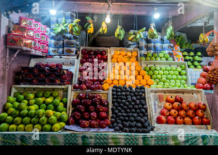 Obst indischen Straße Shop. Port Blair Andamanen und Nikobaren. Indien. 25. Januar 2018 Stockfoto