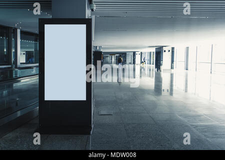 Digitale Medien leerer schwarzer und weißer Bildschirm modernen Panel, Namensschild für Werbung Design in einem Einkaufszentrum, Galerie. Mockup, Mock-up, Mock up di Stockfoto