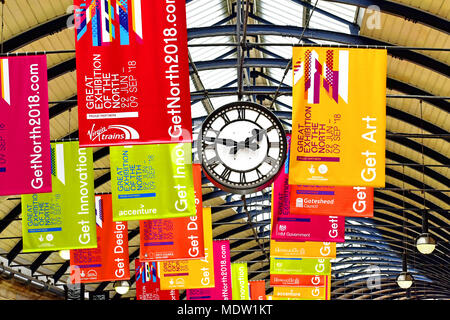 Newcastle Central Station clock und große Ausstellung des Nordens Poster Stockfoto