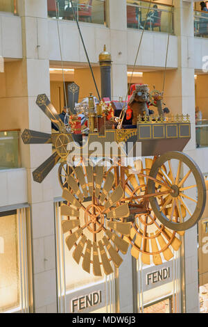 Hongkong - Dezember 25, 2015: Weihnachtsschmuck am Landmark Einkaufscenter in Hongkong. Stockfoto