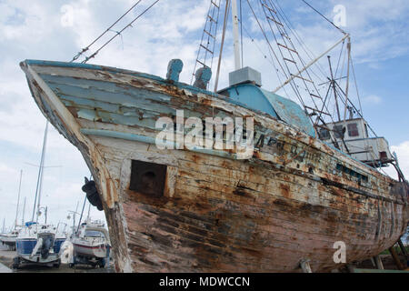 Auf hölzernen Schiff auf Reparatur, Polis, Zypern Stockfoto