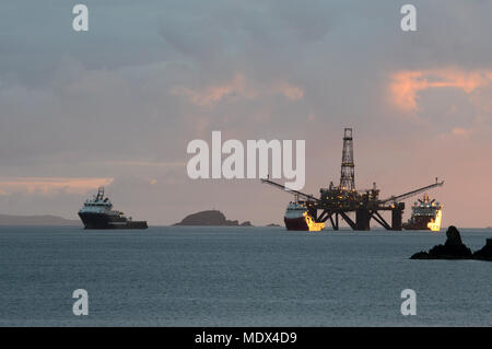 Buchan Alpha Oil Rig kommen in Lerwick Shetland für die Stilllegung für Altmetall geschnitten zu werden und recycelt werden Stockfoto