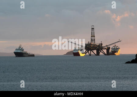 Buchan Alpha Oil Rig kommen in Lerwick Shetland für die Stilllegung für Altmetall geschnitten zu werden und recycelt werden Stockfoto