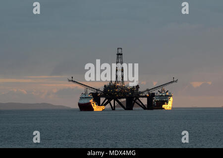 Buchan Alpha Oil Rig kommen in Lerwick Shetland für die Stilllegung für Altmetall geschnitten zu werden und recycelt werden Stockfoto