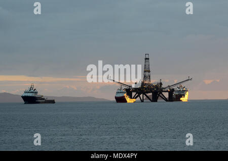 Buchan Alpha Oil Rig kommen in Lerwick Shetland für die Stilllegung für Altmetall geschnitten zu werden und recycelt werden Stockfoto