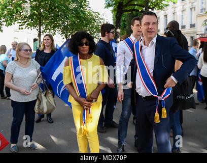 Paris, Frankreich, 20. April 2018. Der Front national eine Kundgebung gegen die Einwanderungspolitik von Präsident Emmanuel Längestrich zu organisieren, vor der Nationalversammlung, mit einer Rede von Marine Le Pen Credit: Avenir Bilder/Alamy leben Nachrichten Stockfoto