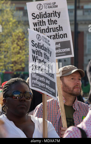 Eine friedliche Demonstration in Windrush Square, Brixton, außerhalb der Schwarzen kulturelle Archive, Solidarität mit den Mitgliedern der Windrush Generation, die Abschiebung zu zeigen: Stockfoto