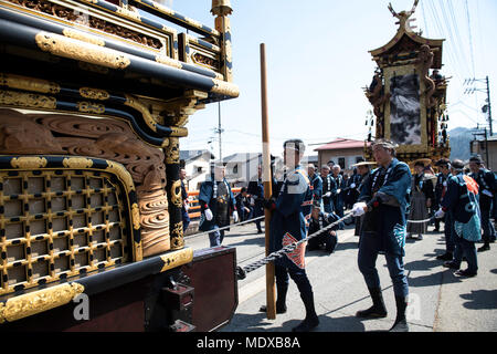 HIDA, Japan - 20. April: Festival Teilnehmer Parade während der Furukawa Festival in Hida Stadt, Präfektur Gifu, Japan am 20. April 2018. Die Furukawa Festival als UNESCO immateriellen Kulturerbes Japan registriert und feierte jeden April 19. und 20. Für die Sicherheit zu beten und den Frühling willkommen. (Foto: Richard Atrero de Guzman/LBA) Quelle: Lba Co.Ltd./Alamy leben Nachrichten Stockfoto