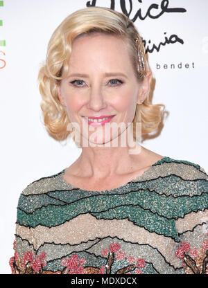 Beverly Hills, CA, USA. 20 Apr, 2018. 20. April 2018 - Beverly Hills, Kalifornien - Anne Heche. 25. jährlichen Rennen zu löschen MS Gala statt im Beverly Hilton Hotel Photo Credit: Birdie Thompson/AdMedia Credit: Birdie Thompson/AdMedia/ZUMA Draht/Alamy leben Nachrichten Stockfoto