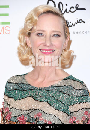 Beverly Hills, CA, USA. 20 Apr, 2018. 20. April 2018 - Beverly Hills, Kalifornien - Anne Heche. 25. jährlichen Rennen zu löschen MS Gala statt im Beverly Hilton Hotel Photo Credit: Birdie Thompson/AdMedia Credit: Birdie Thompson/AdMedia/ZUMA Draht/Alamy leben Nachrichten Stockfoto