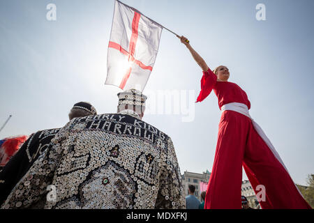 London, Großbritannien. 21. April 2018. Das Fest des Hl. Georg feiern auf dem Trafalgar Square. Credit: Guy Corbishley/Alamy leben Nachrichten Stockfoto