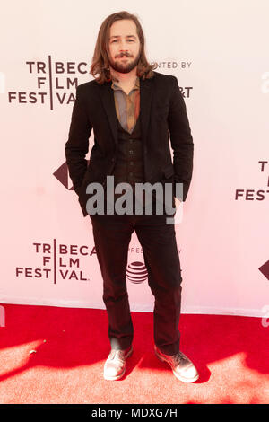 NEW YORK, NY - 20. April: Michael Angarano besucht' In der Beziehung "Screening während des Tribeca Film Festival 2018 in der SVA Theater am 20. April 2018 in New York City. Credit: Ron Adar/Alamy leben Nachrichten Stockfoto