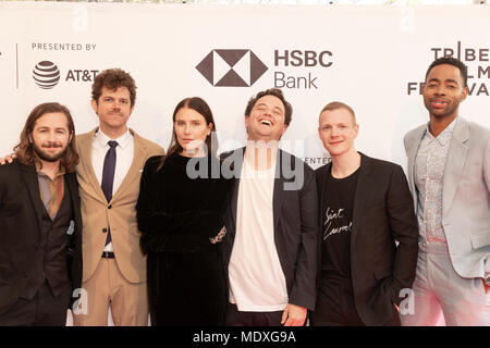 NEW YORK, NY - 20. April: Michael Angarano, Andre Hyland, Dree Hemingway, Sam Boyd, Patrick Gibson, Jay Ellis "In einer Beziehung" Screening während des Tribeca Film Festival 2018 in der SVA Theater am 20. April 2018 in New York City besuchen. Credit: Ron Adar/Alamy leben Nachrichten Stockfoto