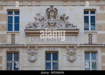 Paris, Rue Auguste Comte, Lycée Montaigne, Giebel Stockfoto