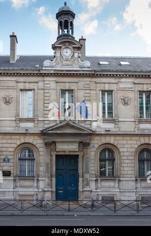 Paris, 8 rue du Havre, lycee Condorcet, Fassade über der Straße, Stockfoto