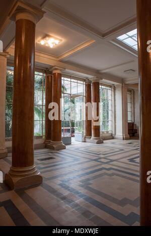 Paris, rue Auguste Comte, lycee Montaigne, Eingangshalle geöffnet auf dem Wintergarten, Stockfoto