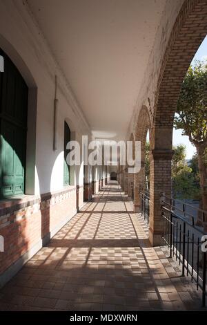 Paris, 71 rue du Ranelagh, lycee Moliere, Innenhof und Galerien Stockfoto