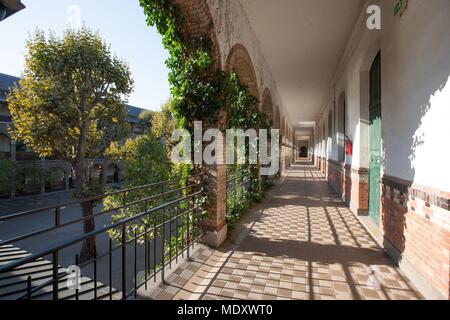 Paris, 71 rue du Ranelagh, lycee Moliere, Innenhof und Galerien Stockfoto