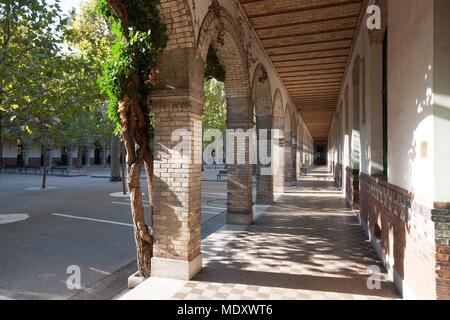 Paris, 71 rue du Ranelagh, lycee Moliere, Innenhof und Galerien Stockfoto