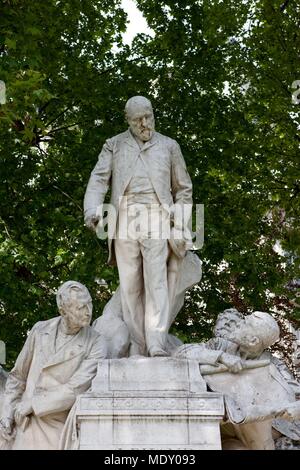 Paris, avenue Foch, Gärten auf der Avenue Foch, Denkmal für Eugène Alphand gewidmet Stockfoto