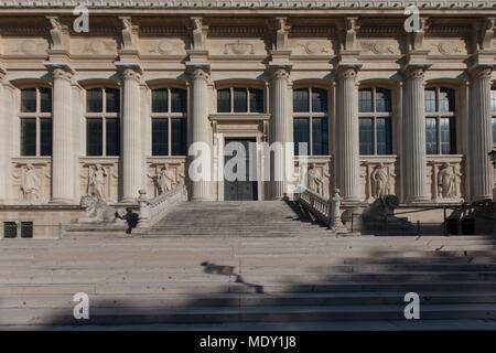 Paris, Ile de la Cité, rue de Harley, Fassade est des Palais de Justice (Justizpalast) Stockfoto