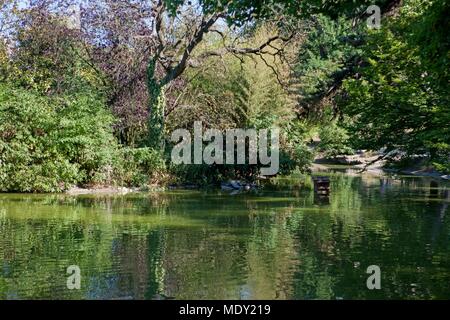 Paris, Parc Montsouris, von Jean Charles Alphand unter dem Zweiten Kaiserreich, Teich ausgelegt, Stockfoto