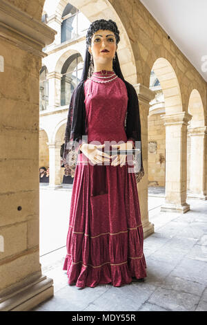 Papiermache Bild einer Frau in einem langen Kleid, Gigantes und Cabezudos, Bilbao, Vizcaya, País Vasco, Spanien Stockfoto