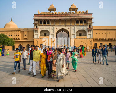 Gruppen von Touristen an Amer Fort, Jaipur, Rajasthan, Indien Stockfoto