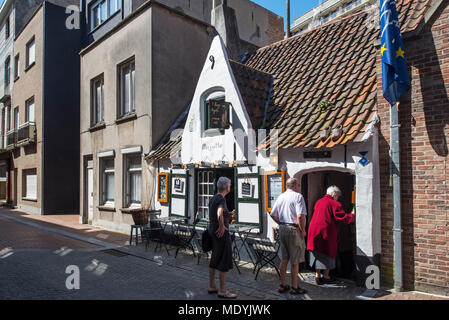18. jahrhundert Huisje van Majutte/Haus der Majutte, der ehemalige Fischerhaus jetzt Museum - Café in der Küstenstadt Blankenberge, Westflandern, Belgien Stockfoto