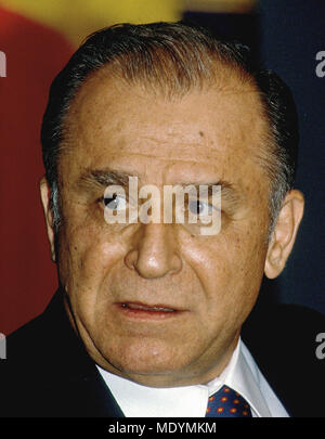 Washington DC., USA, 27. September 1995. Ion Illiescu der Präsident Rumäniens antworten Reporter Fragen während der National Press Club Mittagessen, während er auf einem Arbeitsbesuch in Washington Quelle: Mark Reinstein/MediaPunch Stockfoto