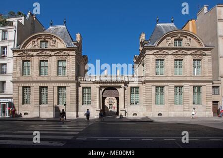 Paris, 4. Arrondissement, Le Marais, rue Saint Antoine, Hotel de Sully, Belagerung von Centre des Monuments Nationaux (CMN), Stockfoto