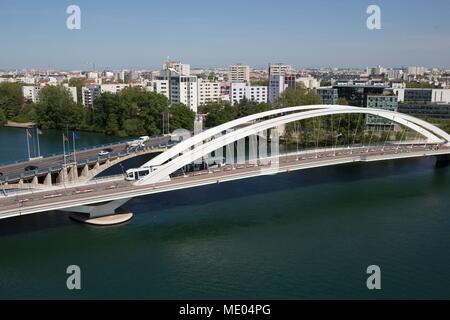 Frankreich, Lyon, Musée des Confluences, Architekt: Agence Coop Himmelb(l)au, Pont Raymond Barre, Pont Pasteur über die Rhône Stockfoto