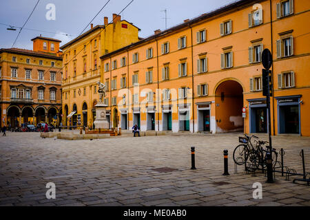 Statue von Galvani ist die Piazza nach ihm, Bologna, Italien Stockfoto