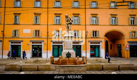 Statue von Galvani ist die Piazza nach ihm, Bologna, Italien Stockfoto