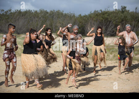 Aboriginal Tanz am Strand auf Fraser Island, Australien, am 25. März 2018. Stockfoto