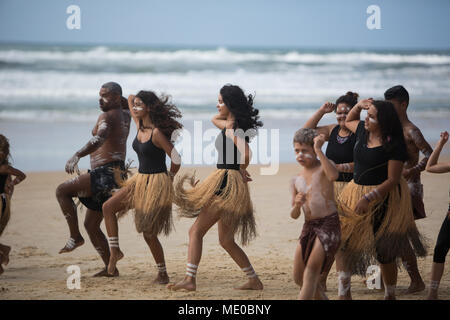 Aboriginal Tanz am Strand auf Fraser Island, Australien, am 25. März 2018. Stockfoto