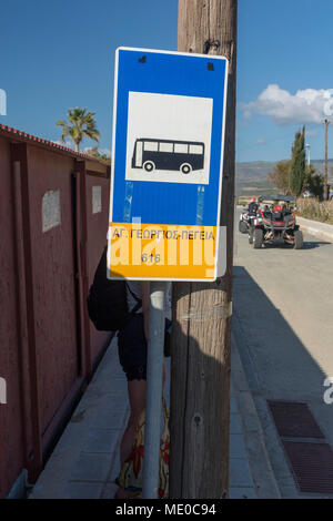 Haltestellenschild in Agios Georgios das Tor zur Halbinsel Akamas, Paphos, Zypern, Europa Stockfoto