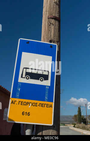 Haltestellenschild in Agios Georgios das Tor zur Halbinsel Akamas, Paphos, Zypern, Europa Stockfoto