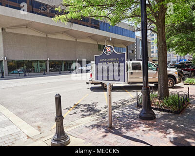 Historische Markierung zur Beschreibung der Slave Markt oder den Märkten in Montgomery Alabama USA während der 1800er, auch bekannt als Sklavenhandel. Stockfoto