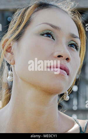 Nahaufnahme Porträt einer schöne asiatische Frau mit Kosmetik, Mandalay, Myanmar Stockfoto