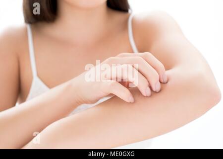 Junge Frau Kratzer arm. Stockfoto