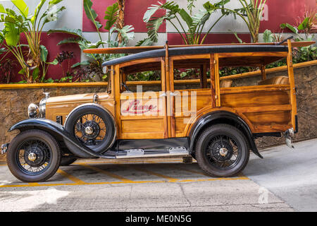 Diese 1930er Ford Modell A Woody classic car ist auf Anzeige im Luana Hotel, Waikiki, Honolulu, Oahu, Hawaii, Vereinigte Staaten von Amerika Stockfoto